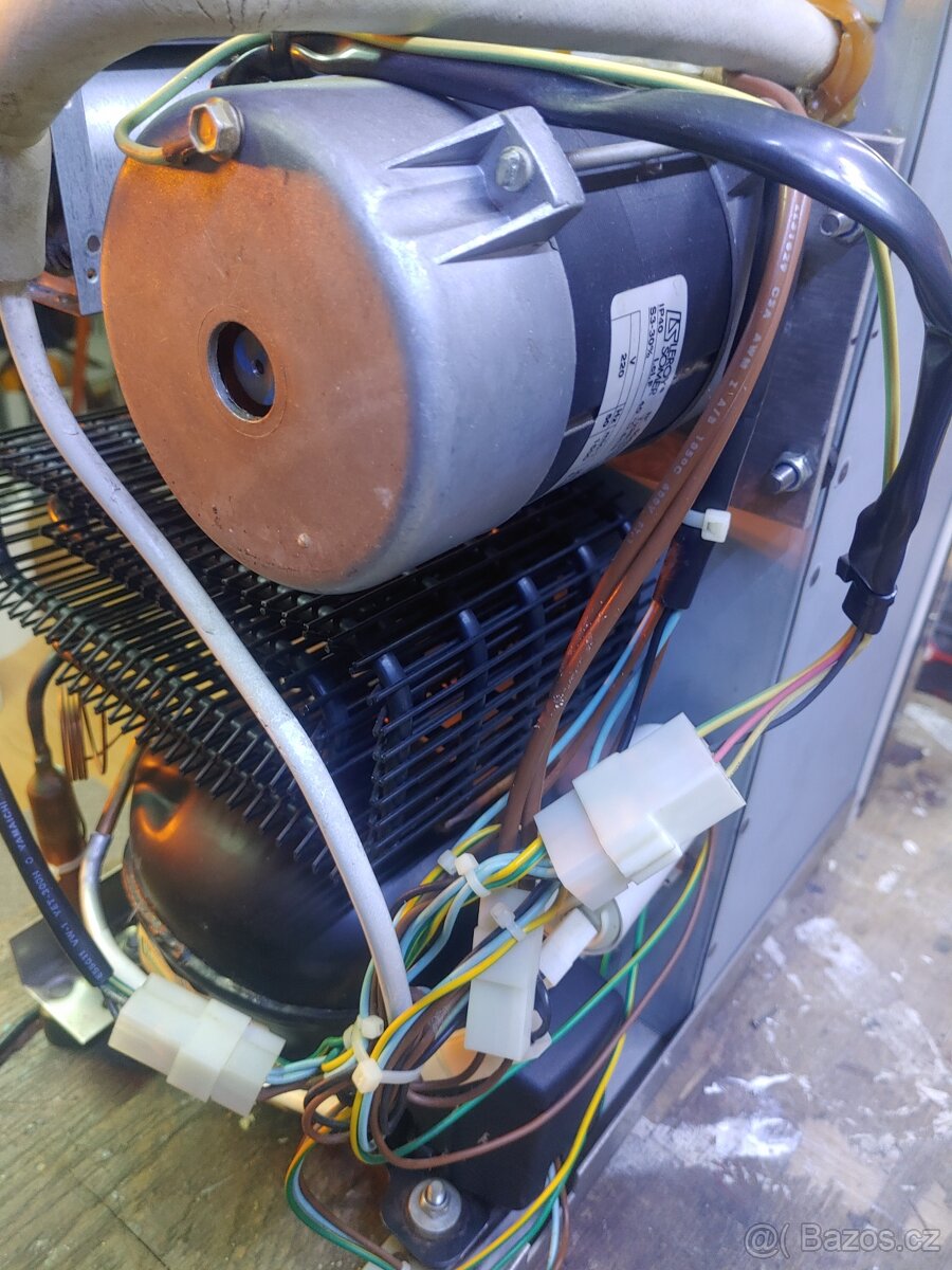 Vyrobnik slehacky - super stav - 6