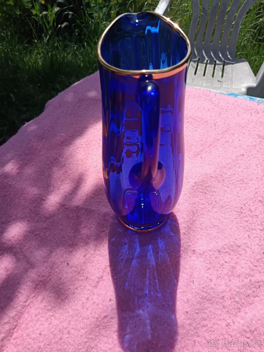 Modrý skleněný džbán se zlatými květinami - 6