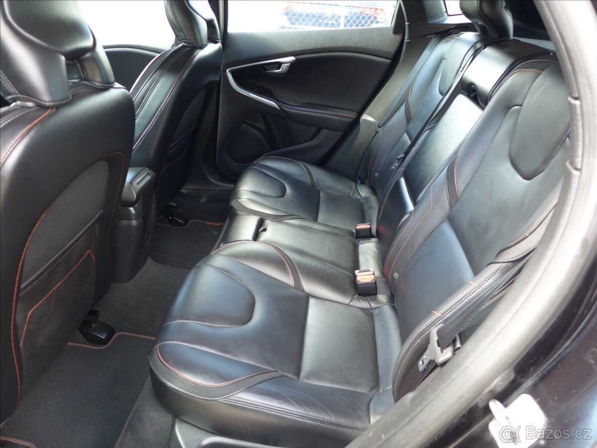 Volvo V40 2,0 D3 110KW OCEAN RACE - 6