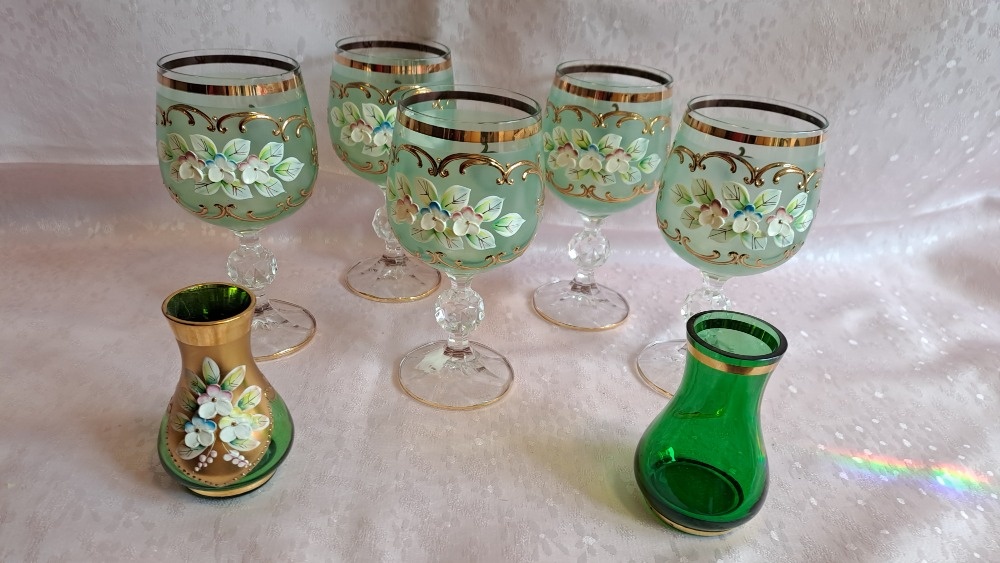 RUČNĚ MALOVANÉ NOVOBORSKÉ SKLO SKLENIČKY A VÁZIČKY - 6