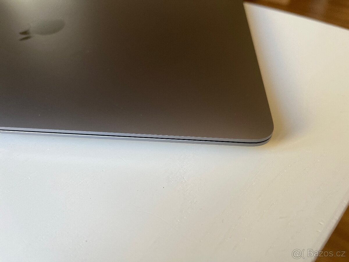 MacBook Air 13'' - M1 / 8 GB RAM / 256 GB - 6