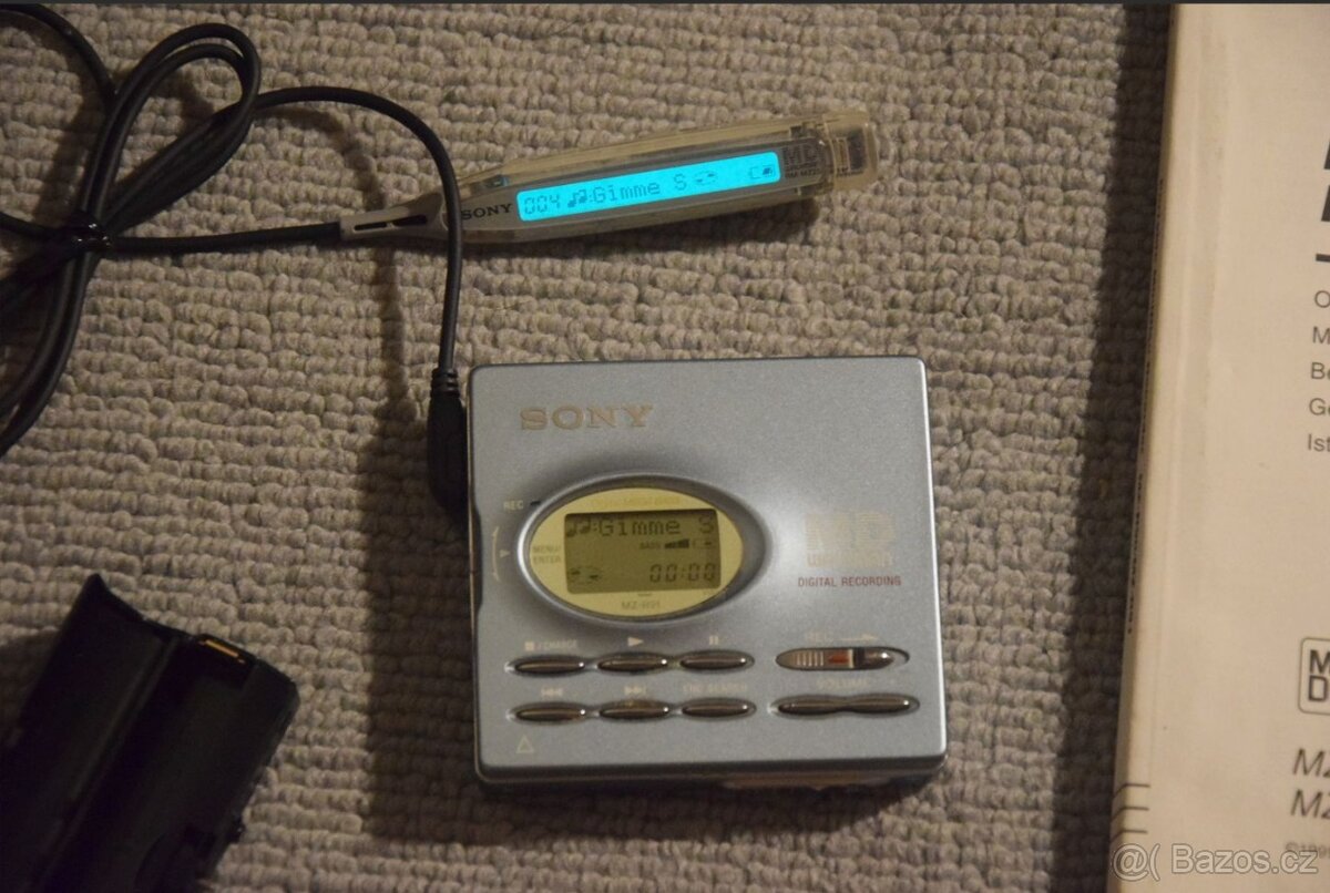 Minidisc Sony MZ-R91, manual, AA adapter, manual, MD disky - 6