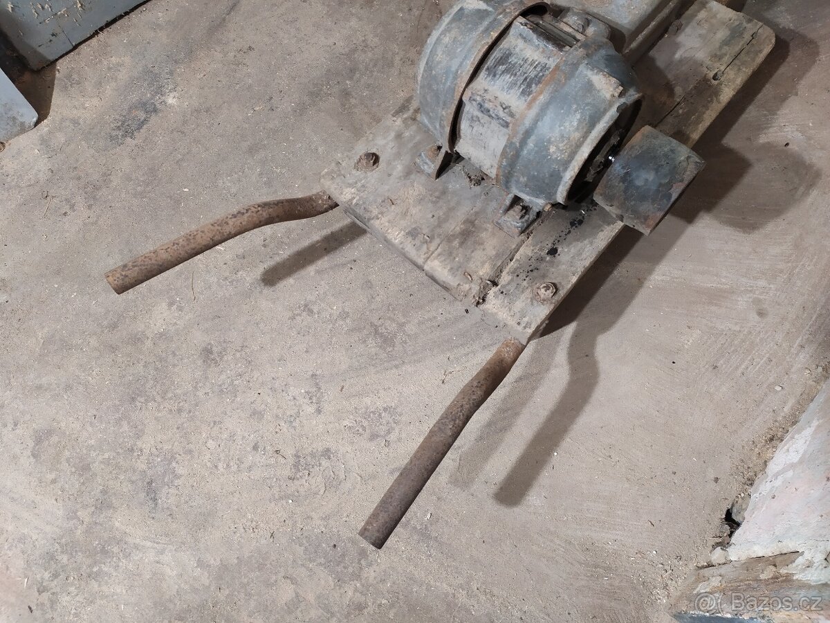 Elektromotor Sousedík na podvozku - 6