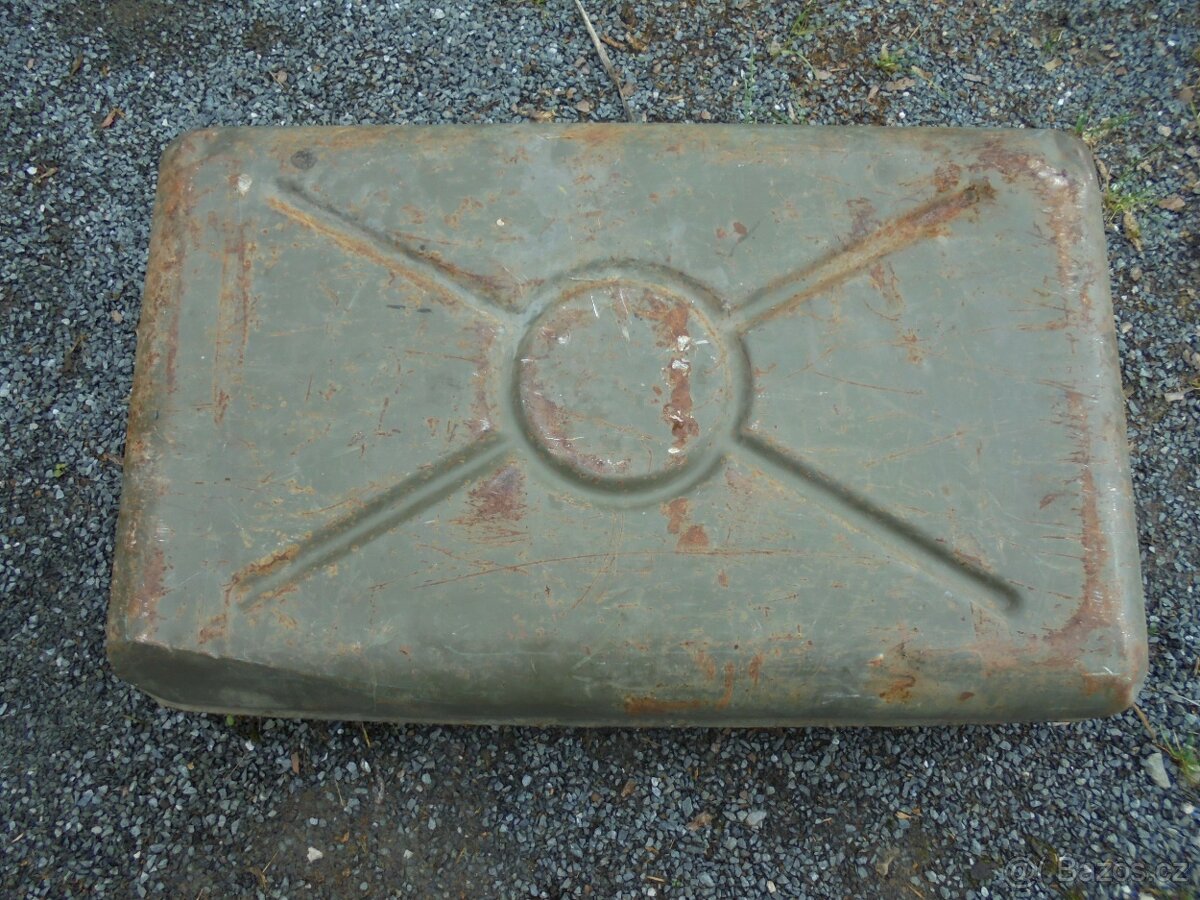 vojenská nádrž na palivo - 6