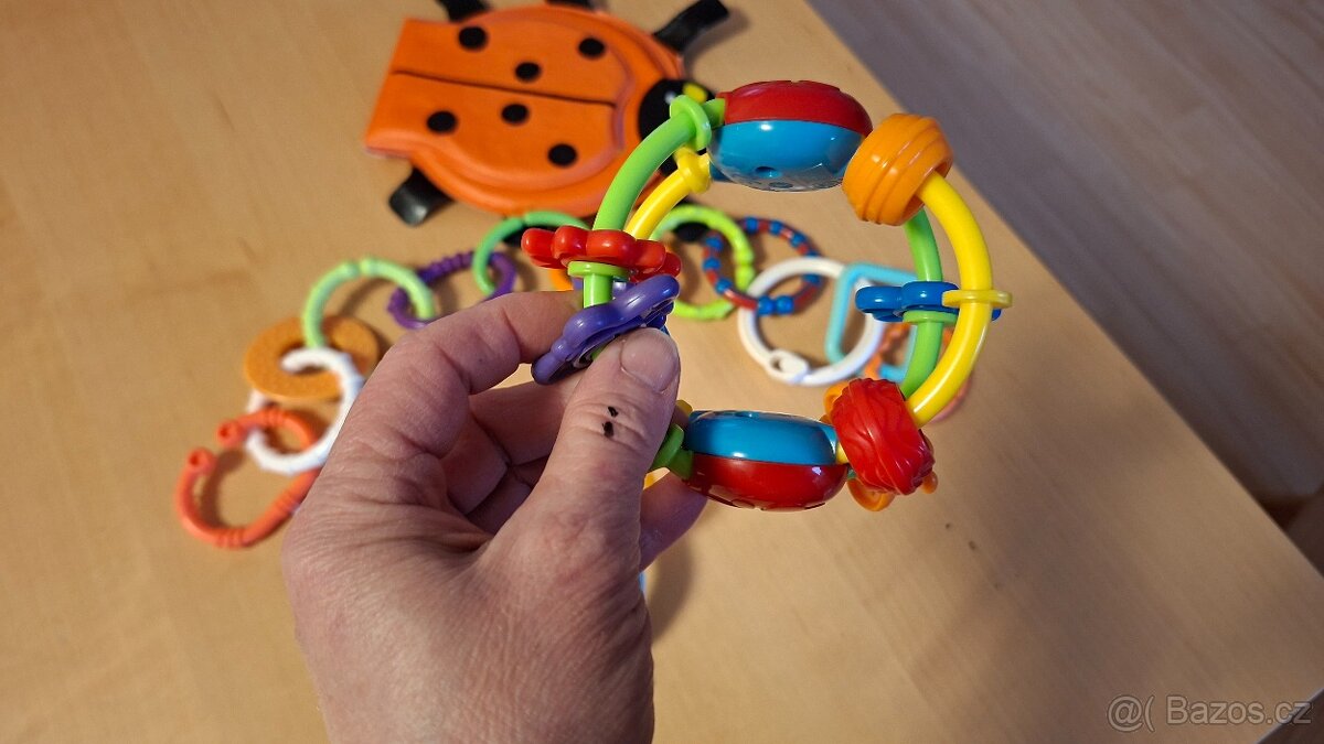 Lucka B - sada knížka, řetěz, chrastítko, kousátko - 6