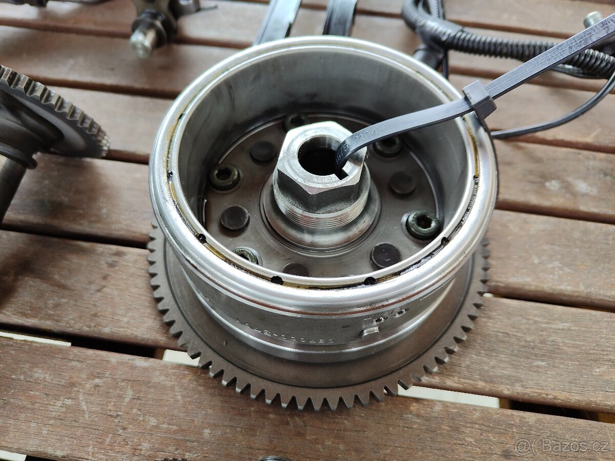 Suzuki VZ 800 Marauder - motor náhradní dily - 6