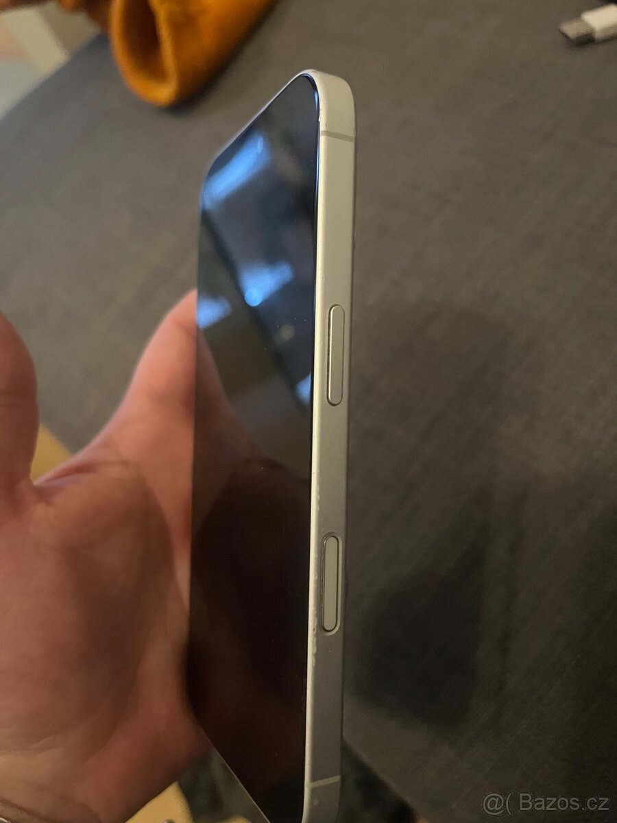 IPhone 16 bílý - 6