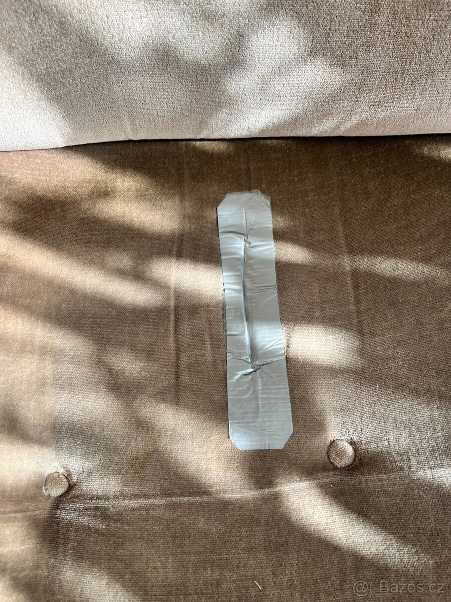 Starší sedací souprava – gauč + 2 křesla - 6