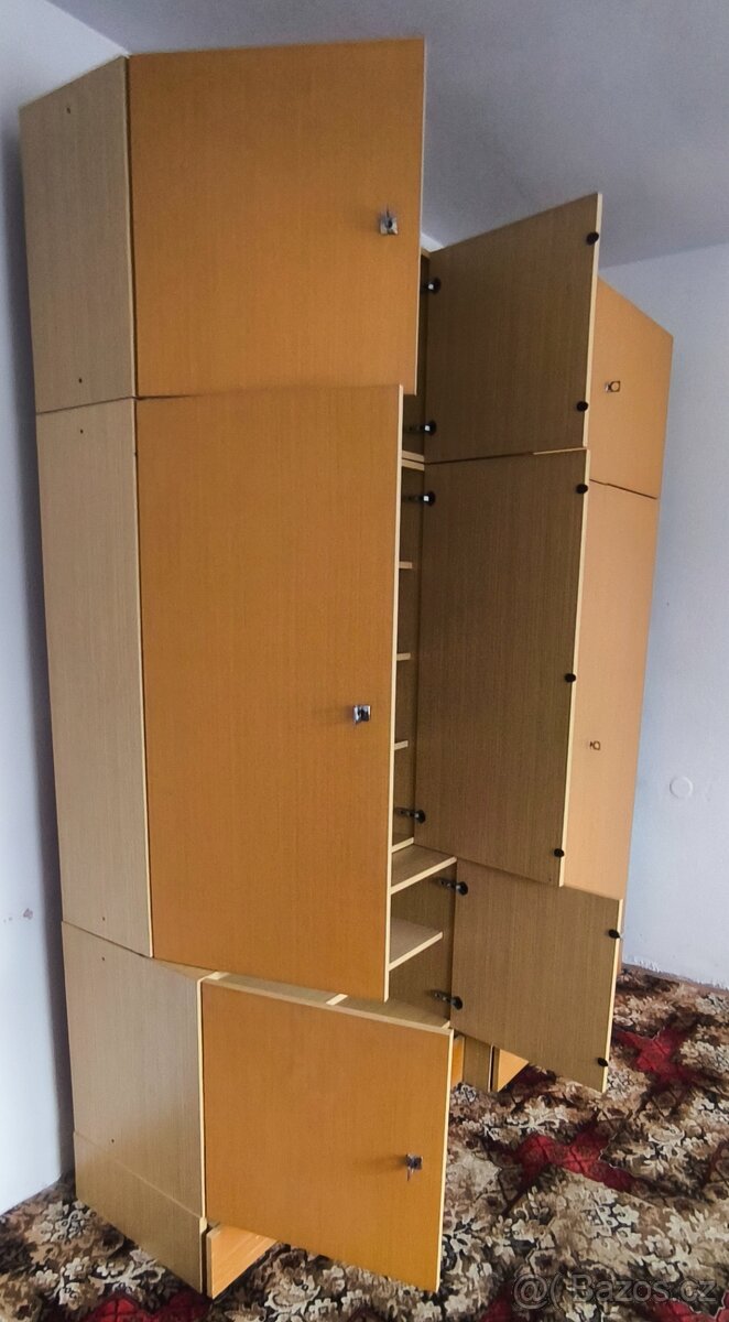 Prodám sestavu skříněk, různé možnosti sestavení - 6