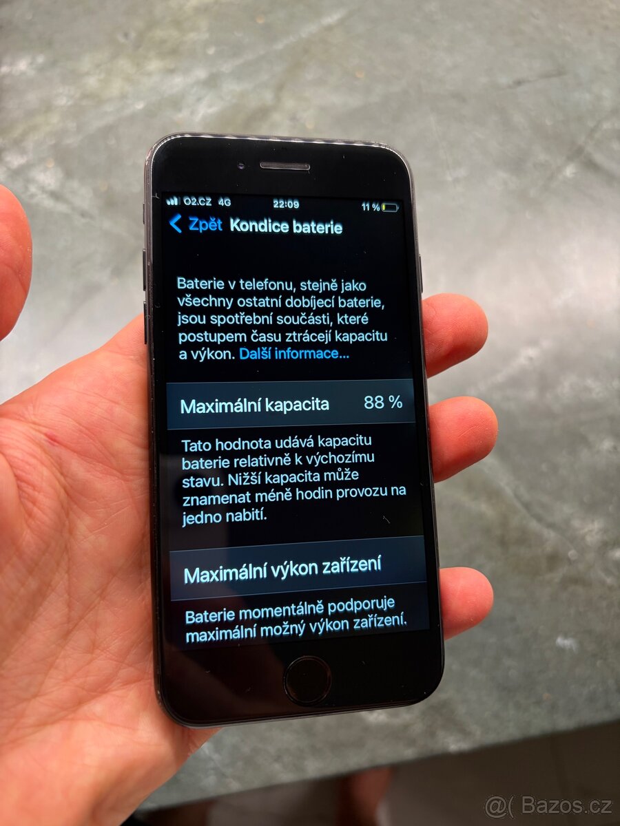 Apple iPhone 7 černý 32 GB - 6