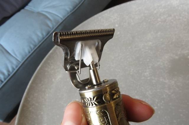 Prodám zbrusu nový holicí strojek - 6