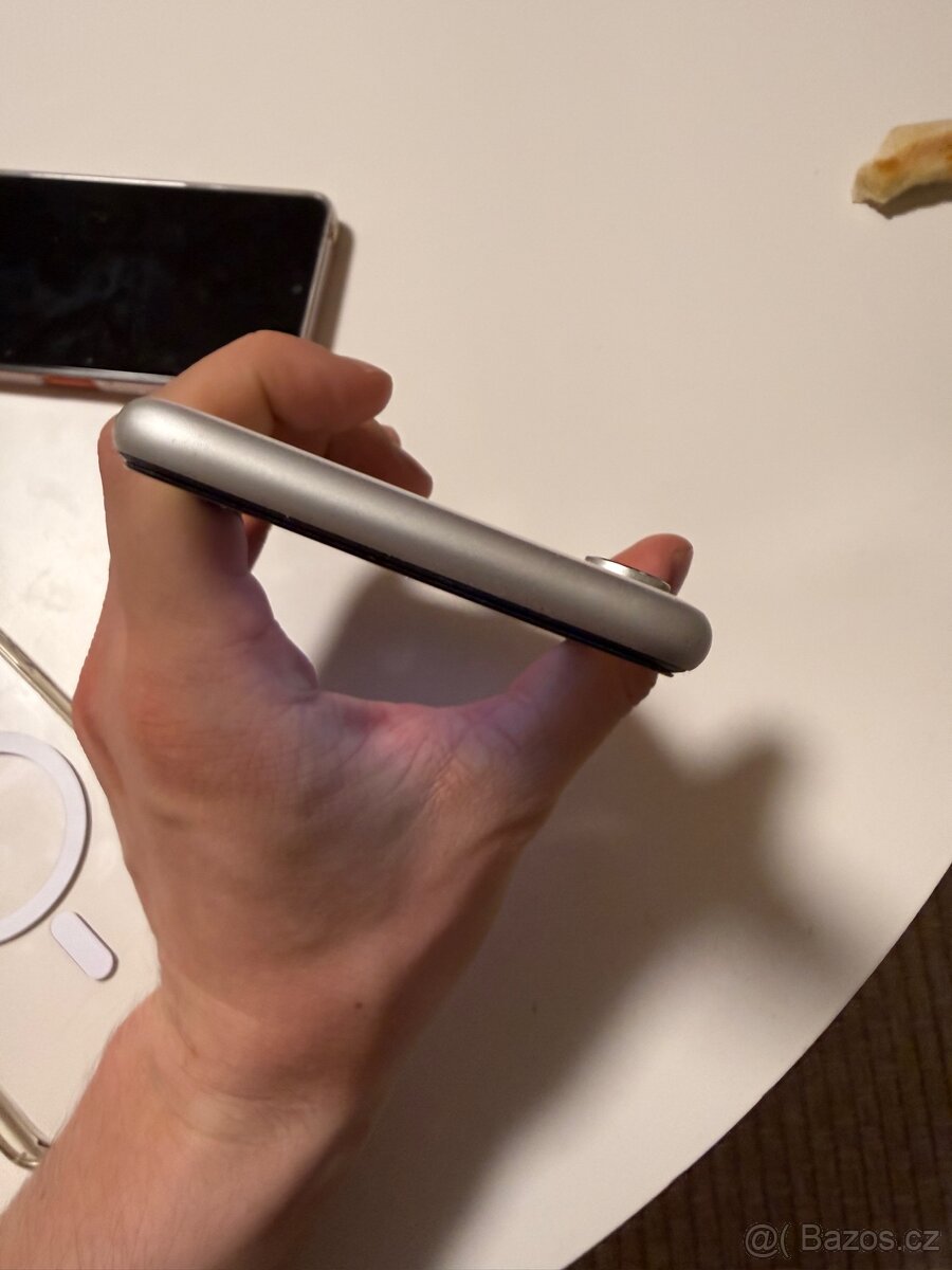 Prodám iPhone XR - 6