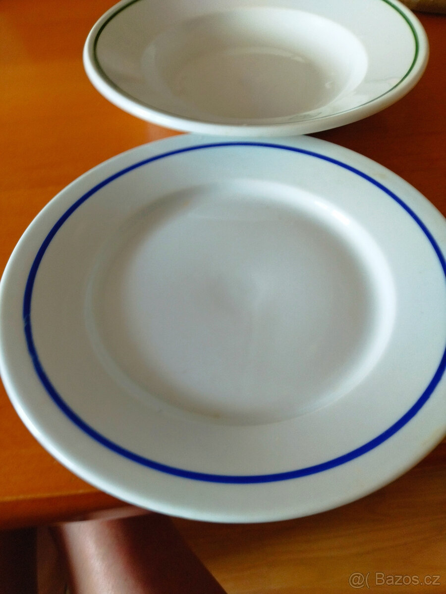 Věci z půdy-retro lžíce, ešus,talíře, plecháčky,konvička,cuk - 6