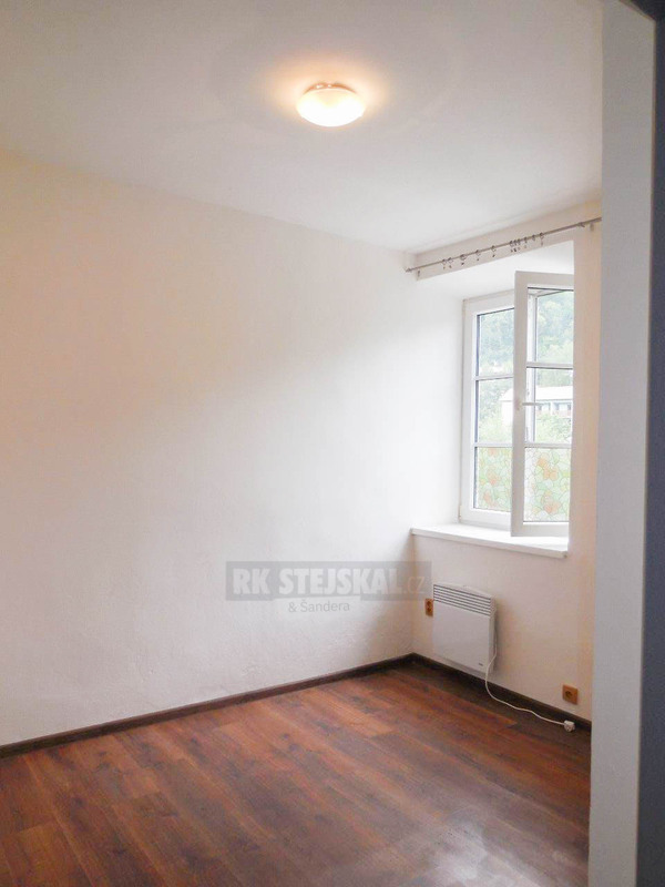 Pronájem novějšího bytu 2+kk s parkovacím stáním na okraji Č - 6