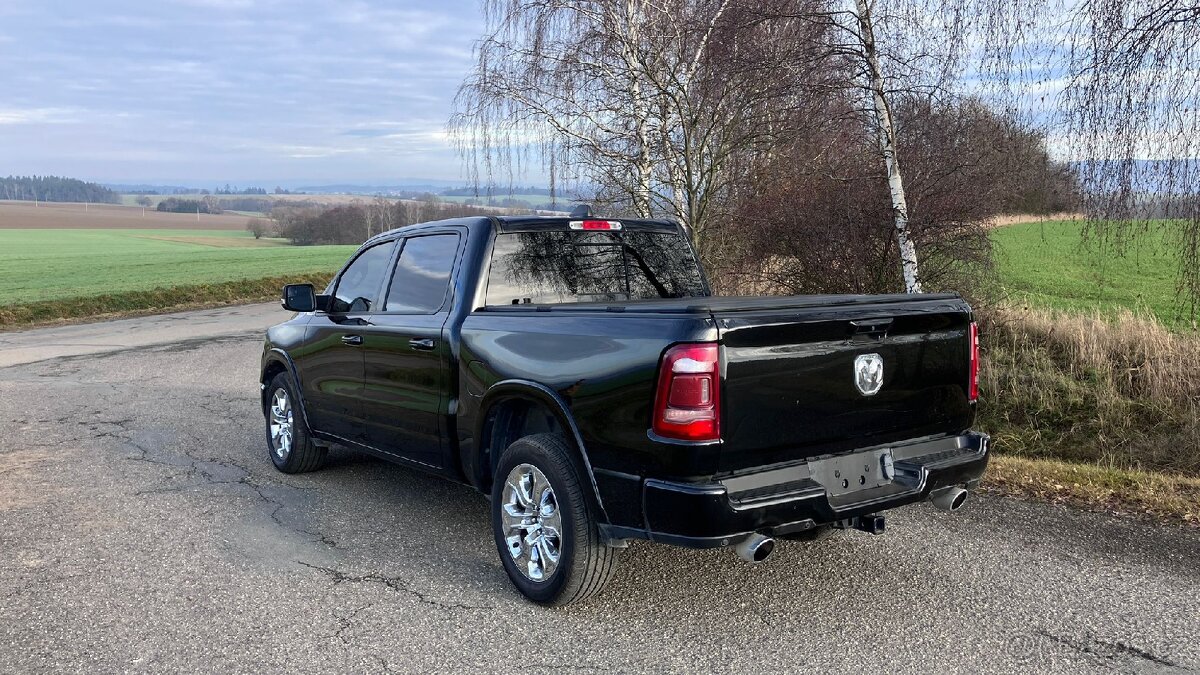 Dodge RAM 1500 Laramie, V8 5,7 HEMI eTorque 4x2 - 6