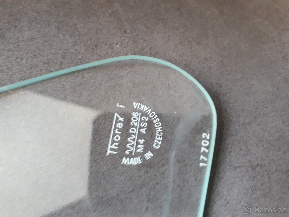 Škoda 100, 1000. Trojúhelníkové větrací okénko - 6