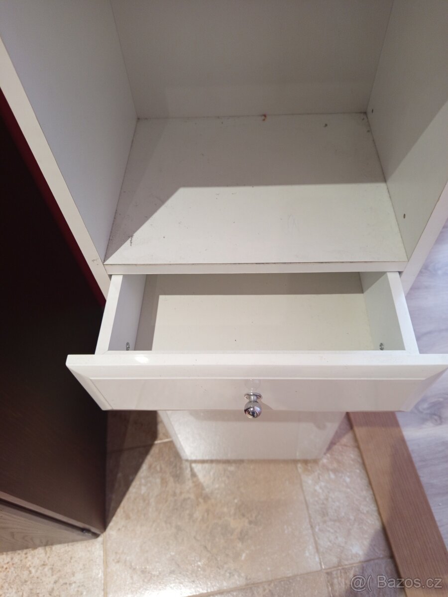 Koupelnová skříňka - 6