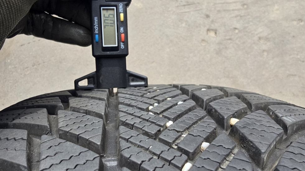 Zimní pneu 235/50/19 Bridgestone - 6