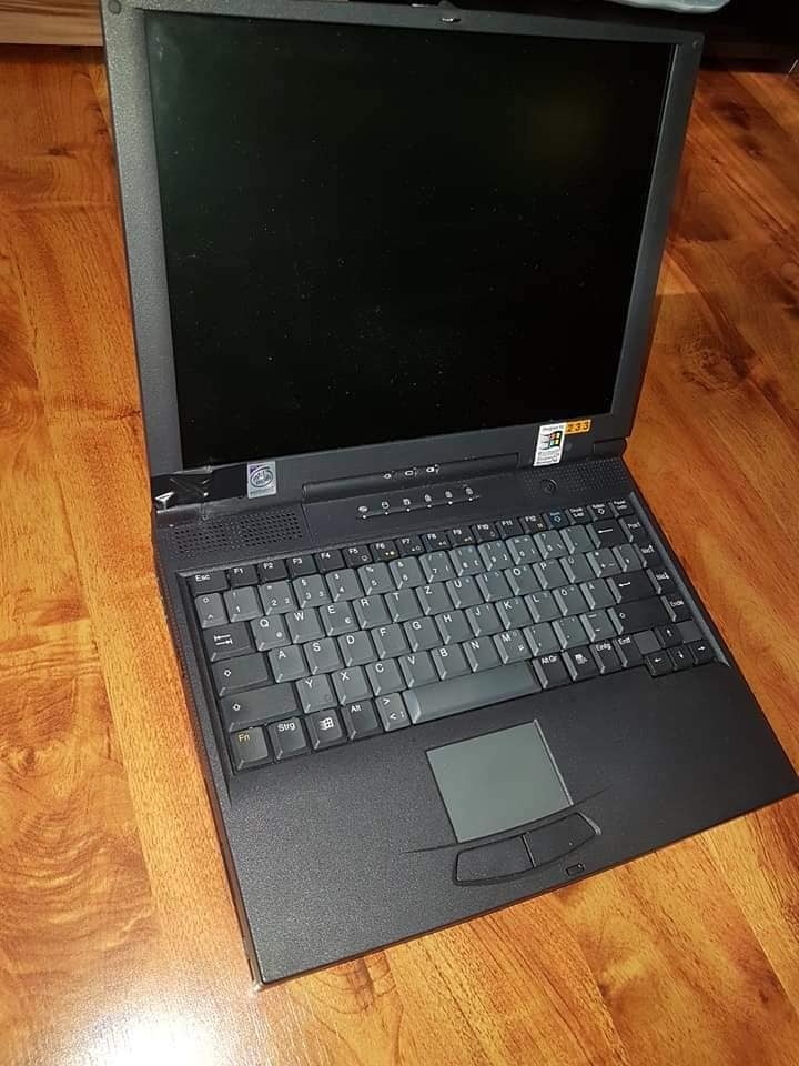 Stary noteboook - FUNGUJE - 6