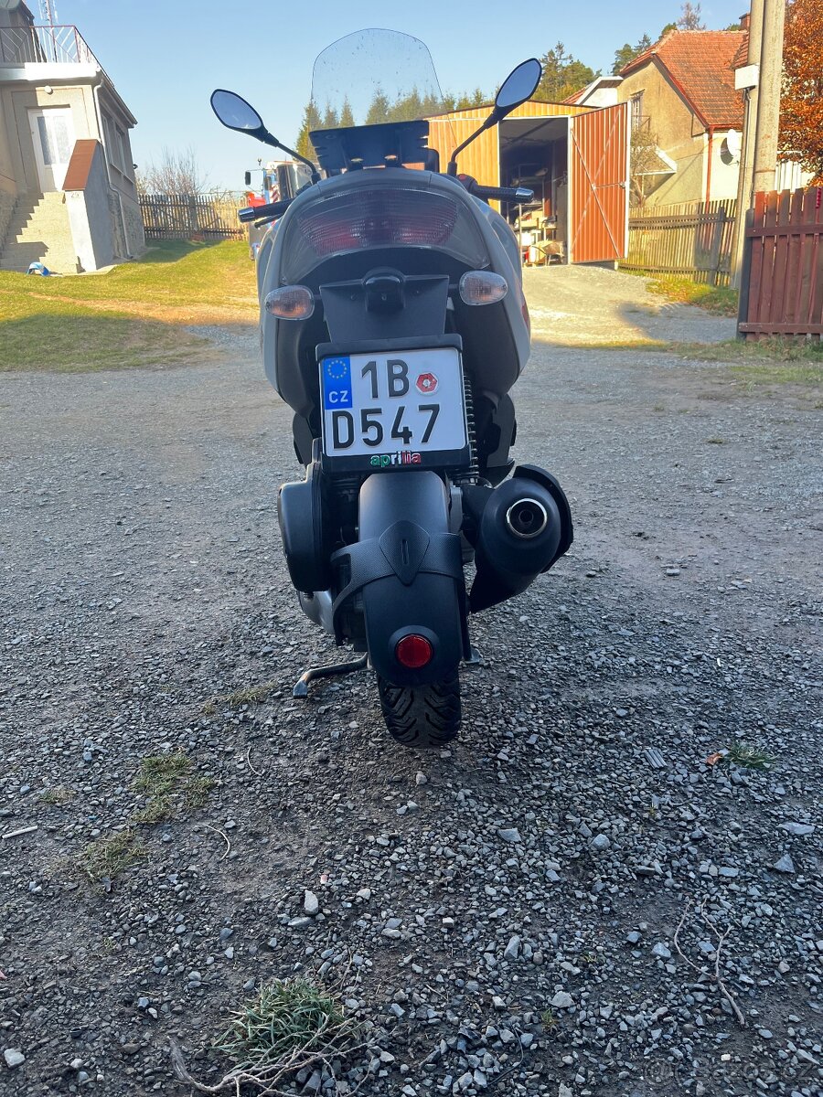 Aprilia sr max 300. - 6