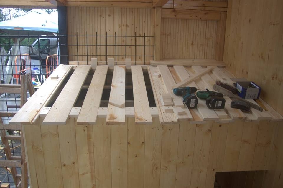 Prodám materiál na psí výběh s boudou. - 6