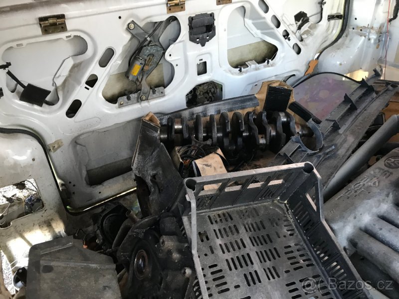 VW Transporter T4 2,4D - díly - 6