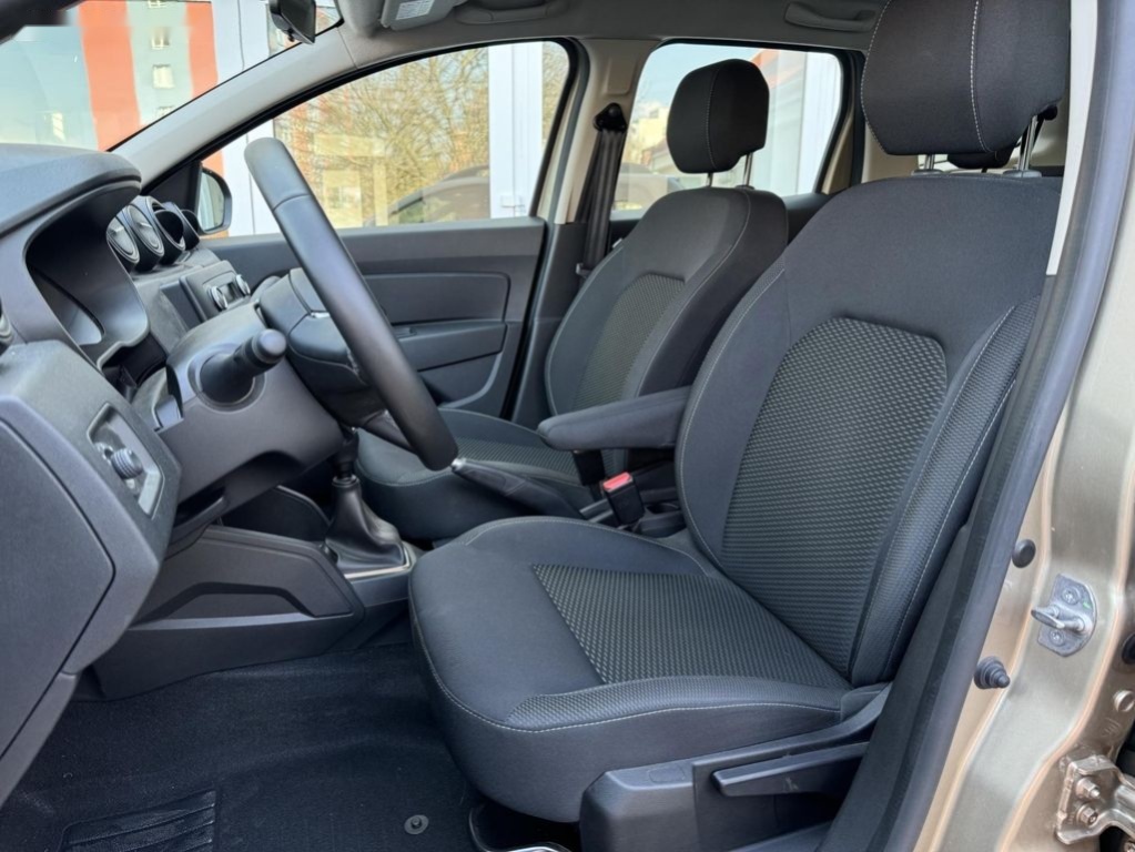 Dacia Duster,1.6 Sce 4x4 ČR 1.maj - 6