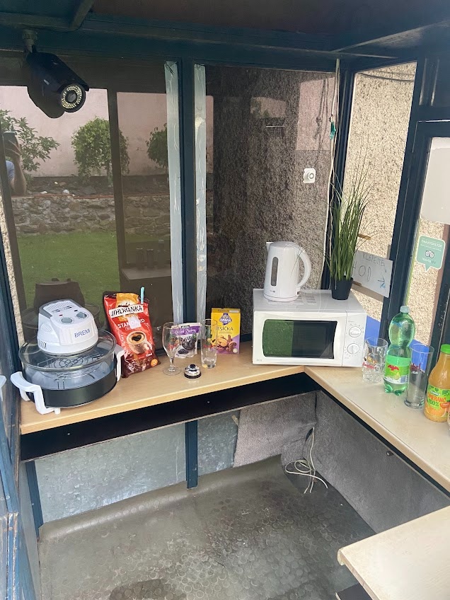 Prodám pevný prodejní stánek. - 6