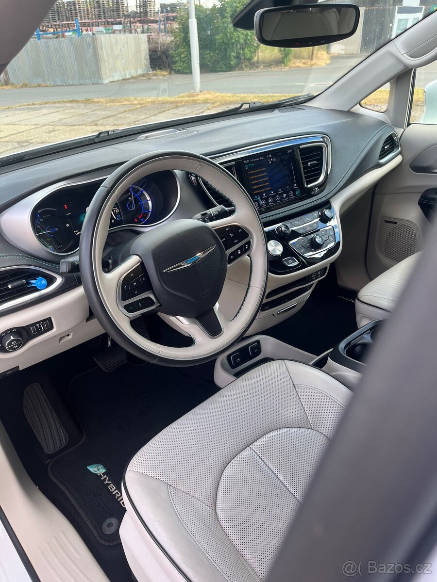 Chrysler Pacifica Hybrid Limited 2018 / 3.6 - 6
