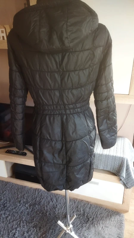 Prodám moc hezký černý prošívaný kabát s kapucí - 6