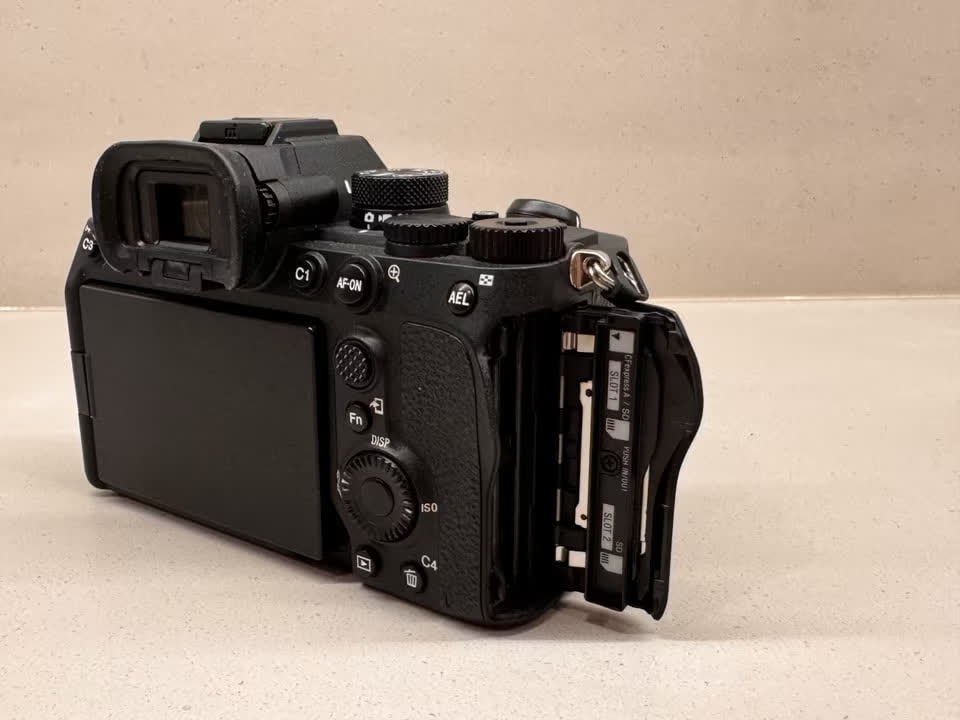 Sony Alpha 7 IV (A7IV / ILCE-7M4) – velmi dobrý stav – 3 bat - 6