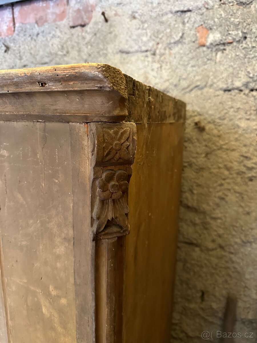 Starožitná skříň - 6