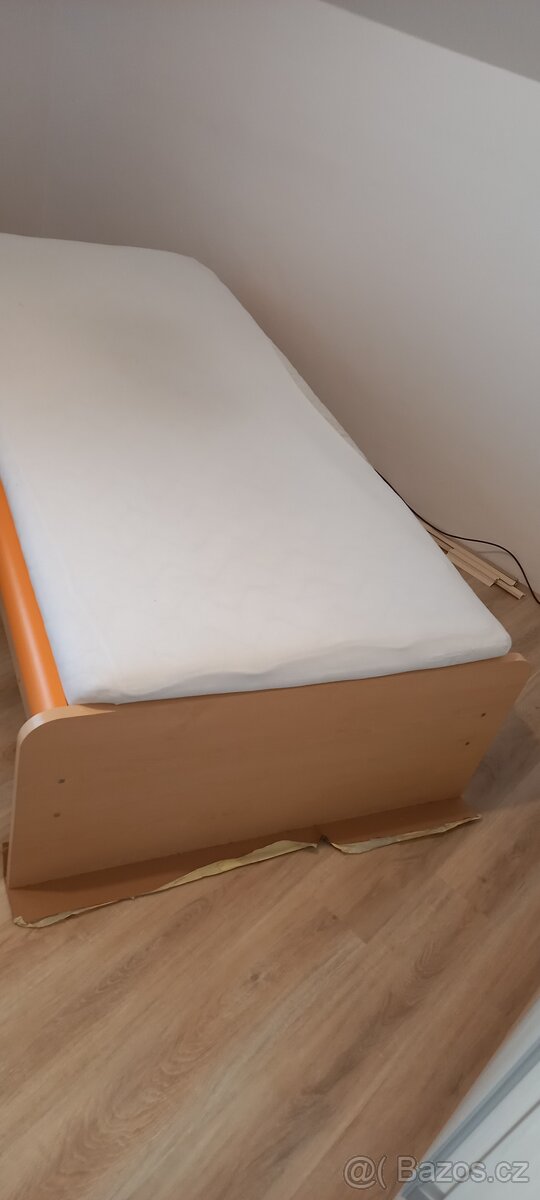 Postel s úložným šuplíkem - 6