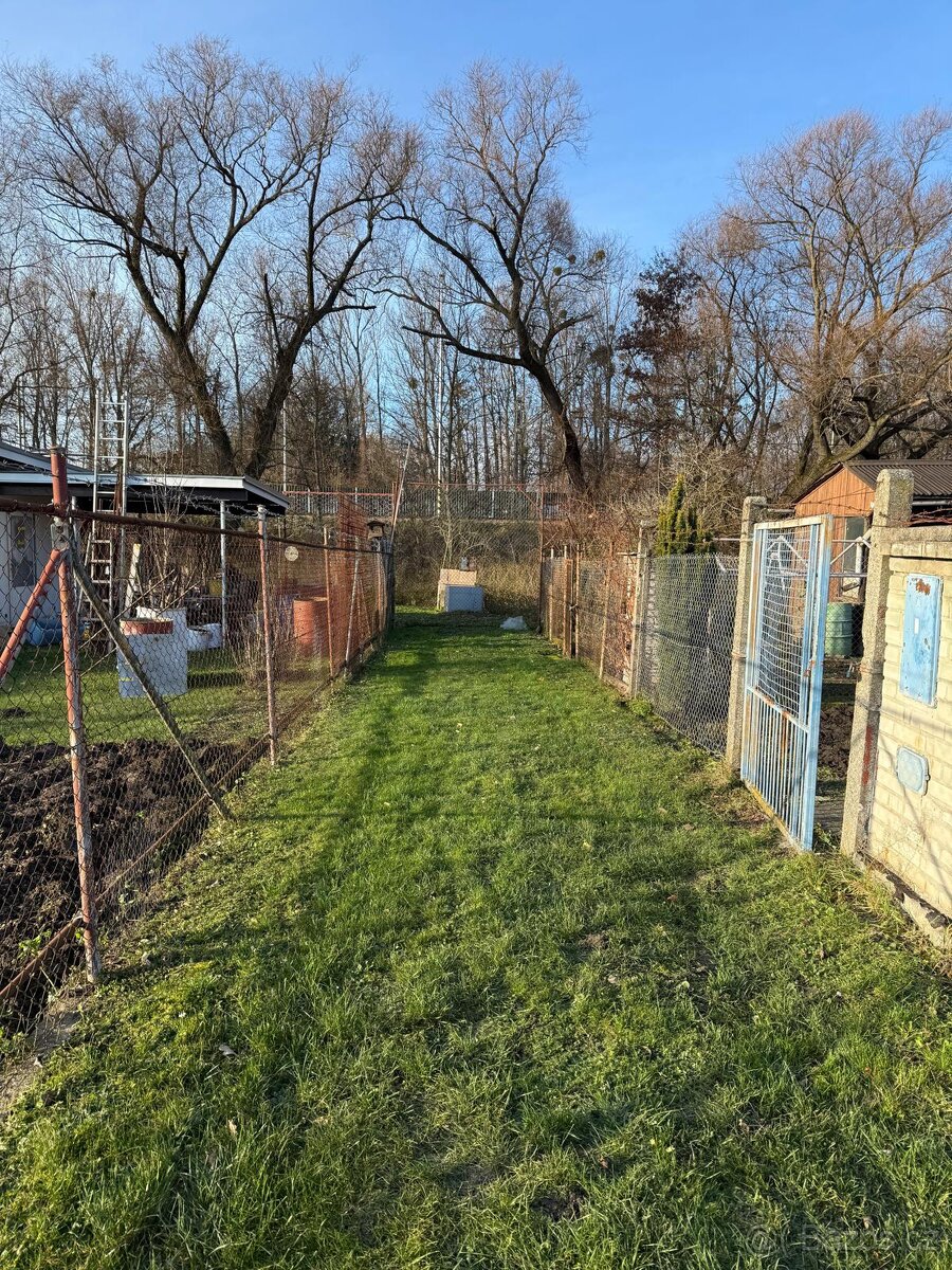 Zahrada Hulín 438 m² – elektřina, studna, bouda, pergola - 6