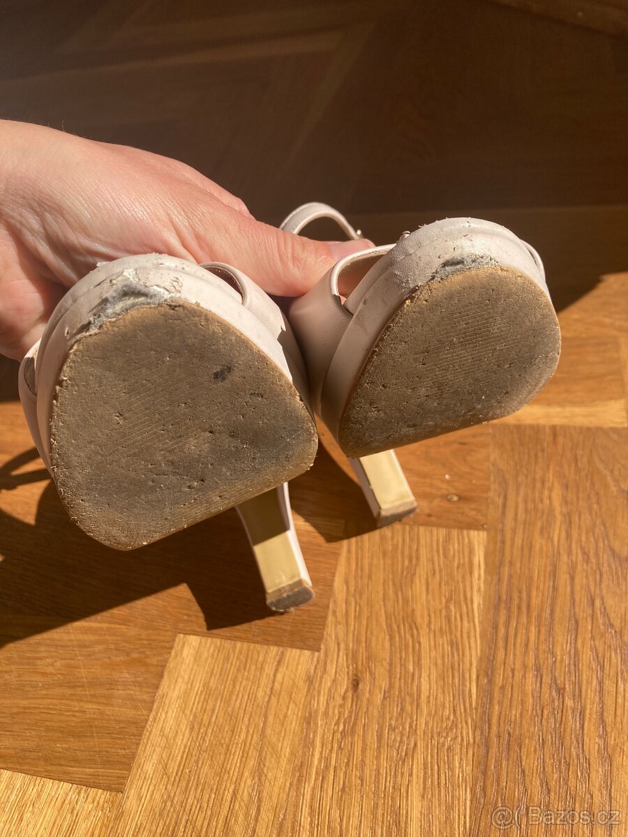 Kožené sandále na podpatku - 6