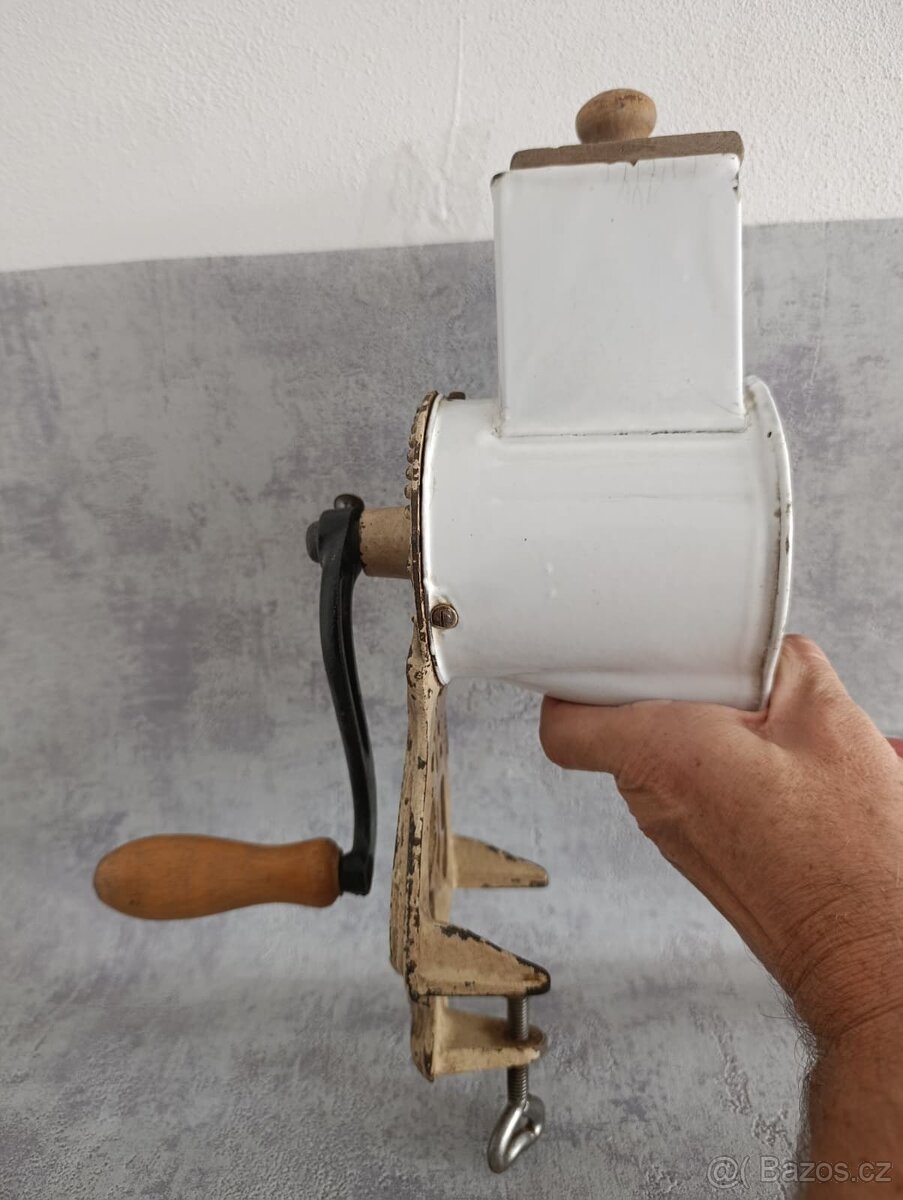 Krásný zdobený starožitný mlýnek na strouhanku JUGENDSTIL - 6