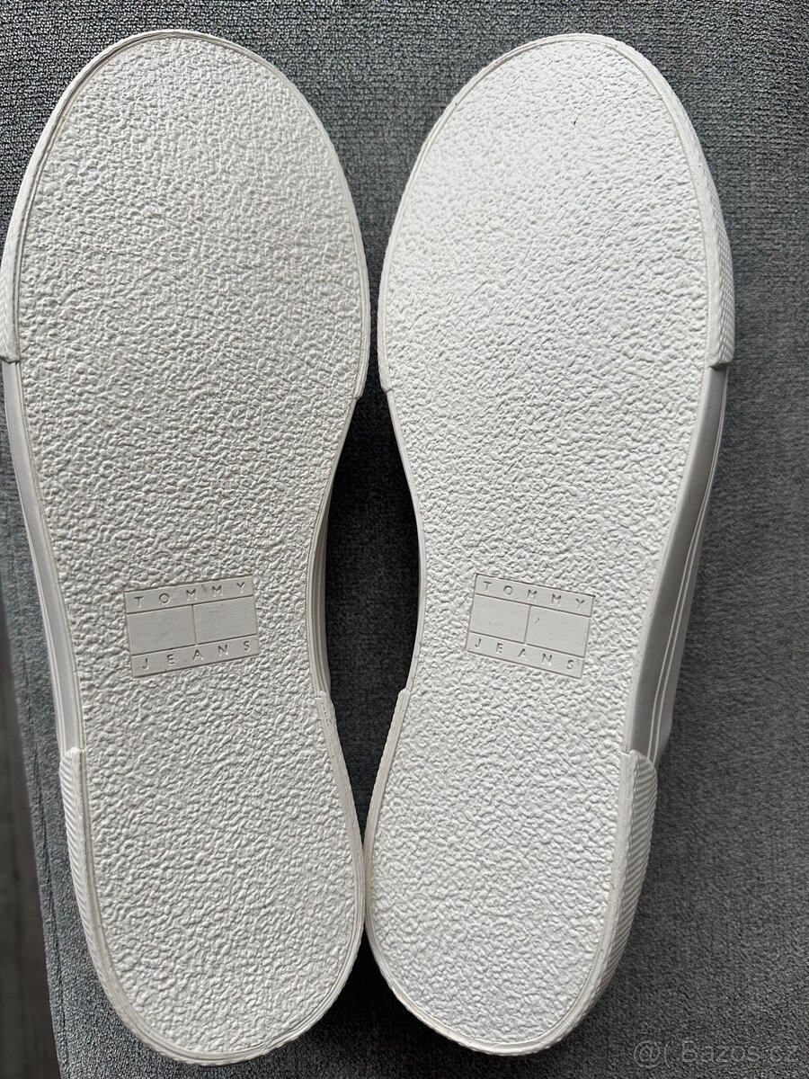 Nové Tommy Hilfiger vel.44. - 6