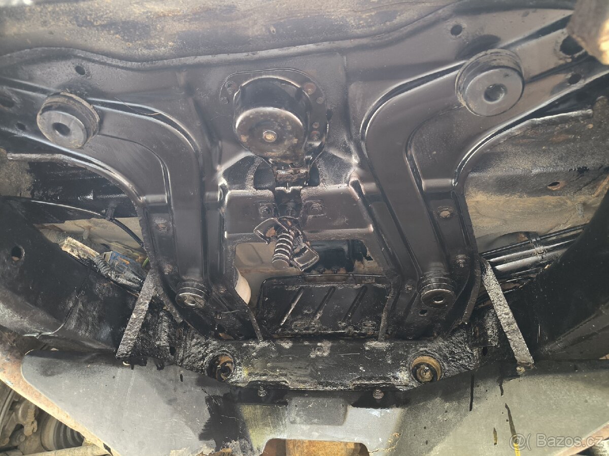 Expediční speciál Land Rover Discovery 3 - 6