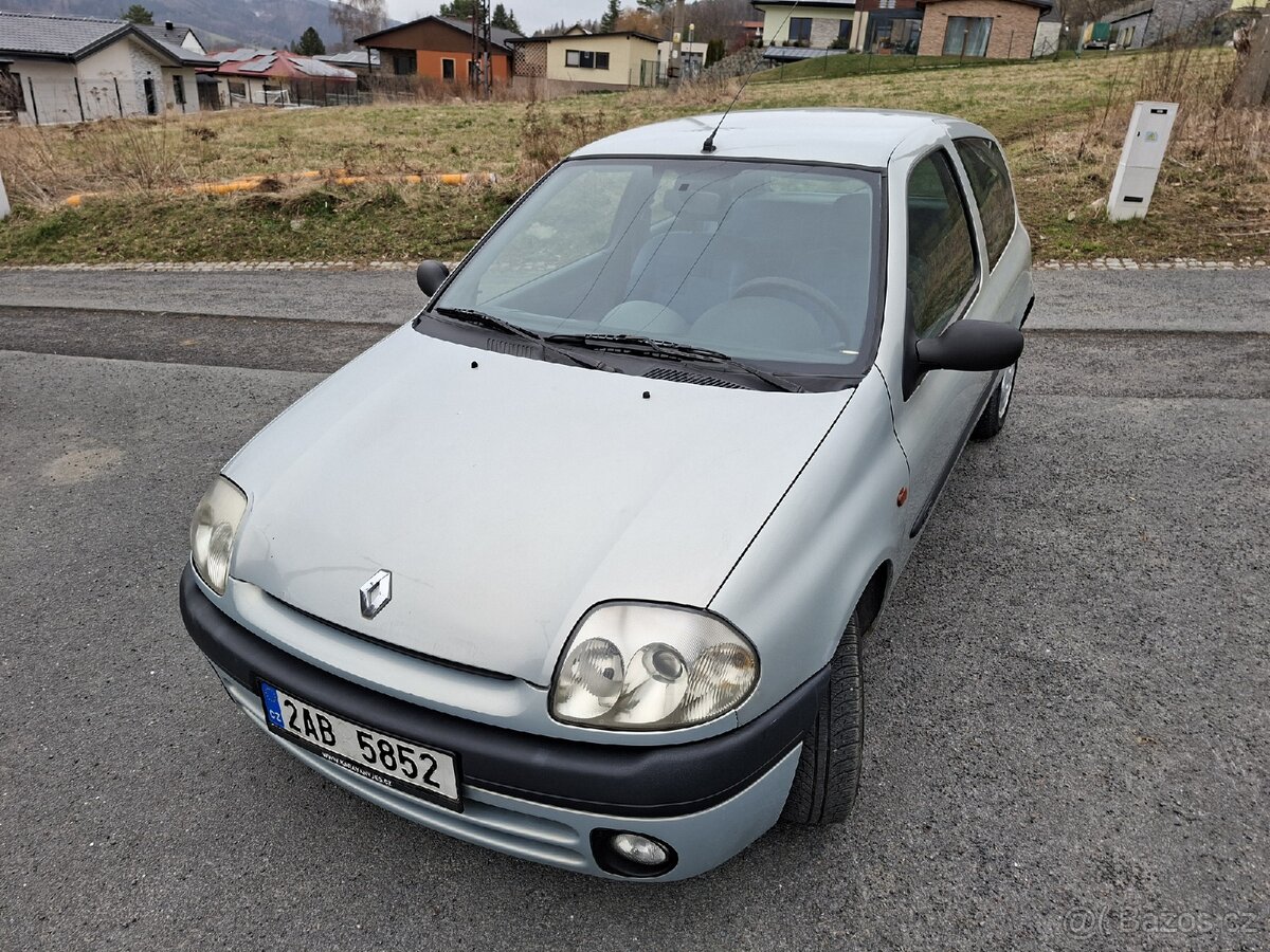 Renault clio 1.2 i - 6