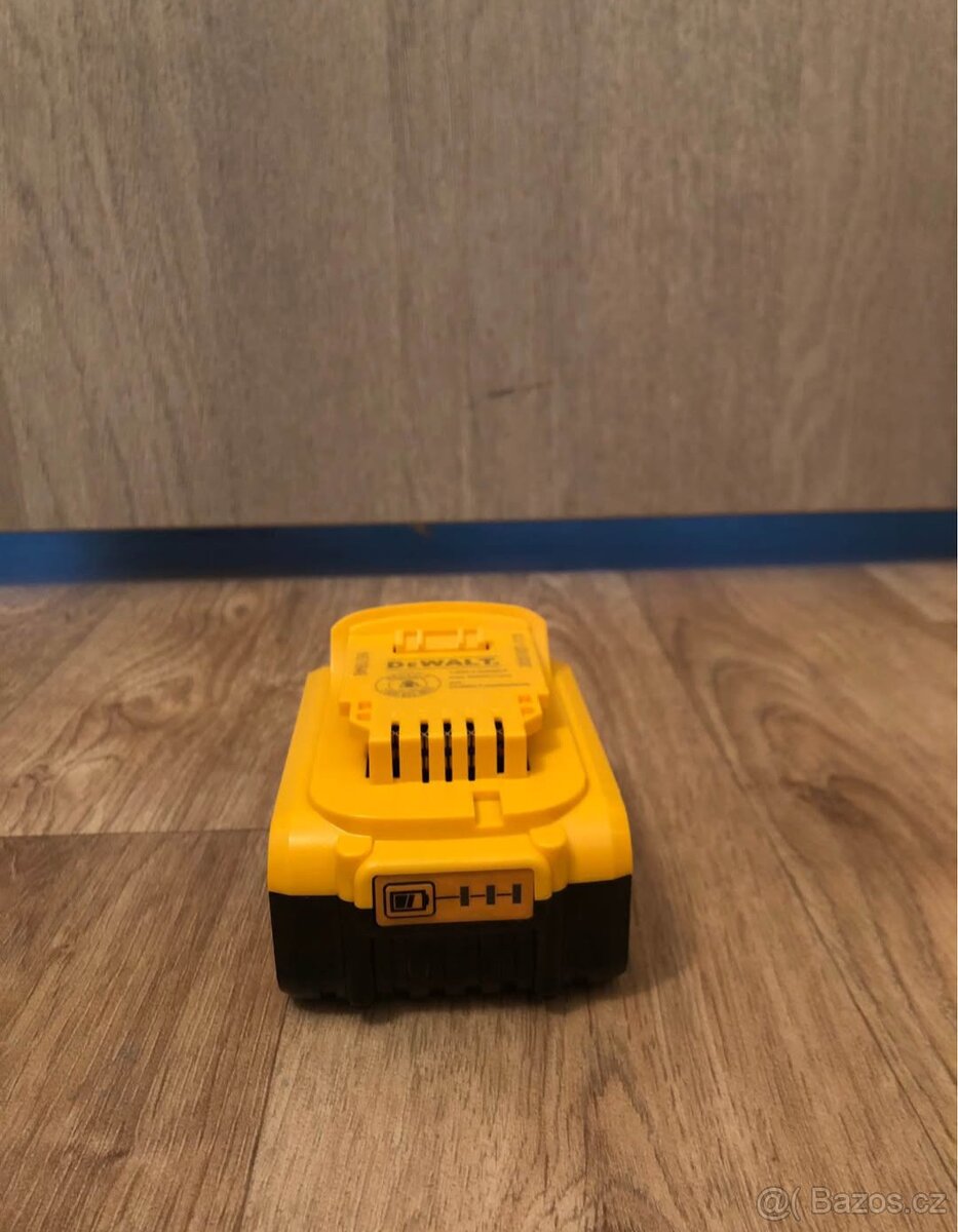 Aku vrtačka/ šroubovák DeWALT - 6