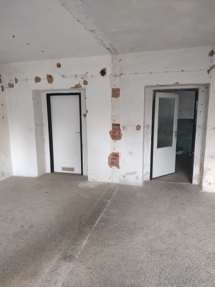 Pronájem skladových prostor, parkovacích stání - 6