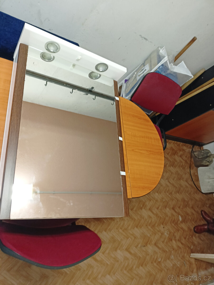 skříňka s umyvadlem + galerka - 6