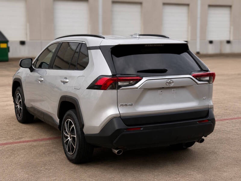 2021 Toyota RAV4 LE - 6