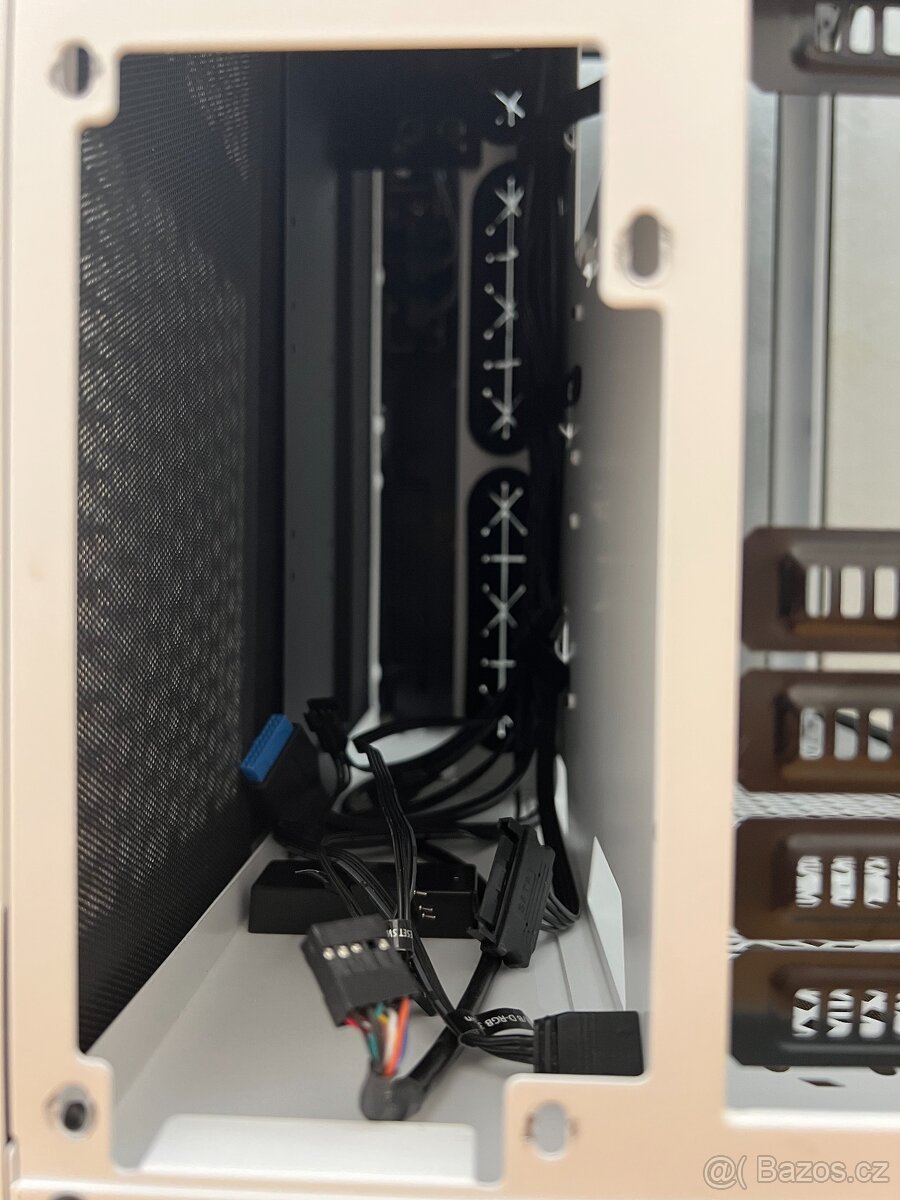 Metallic Gear by Phanteks NEO Qube White/Použitá - 6