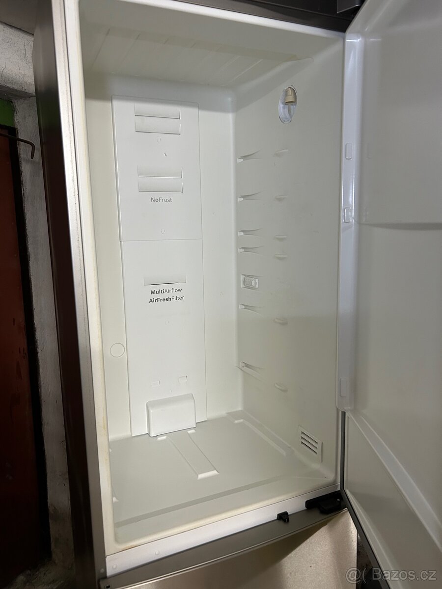 PRODÁM skelet lednice Bosch KGN39A73 No frost - 6