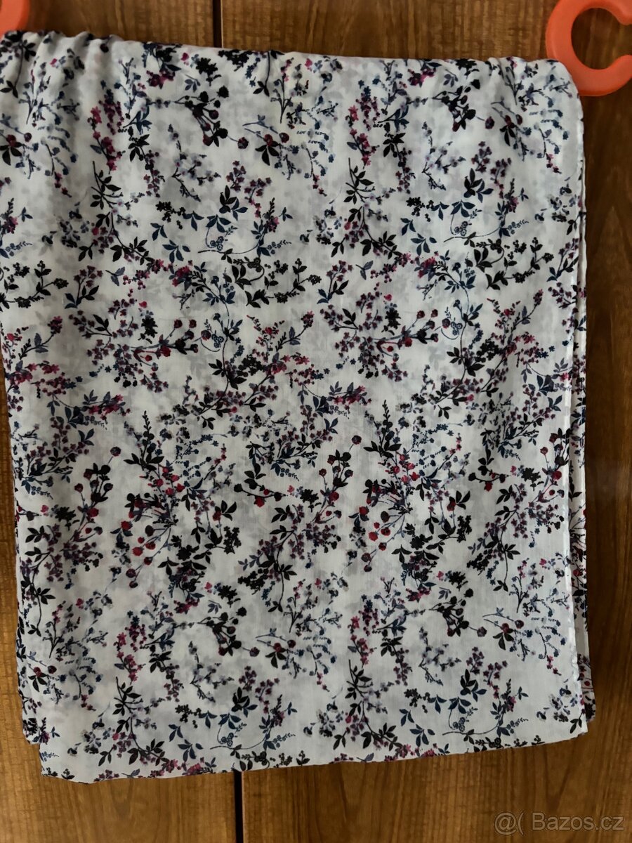 sály, čepice, noční košilka - 6