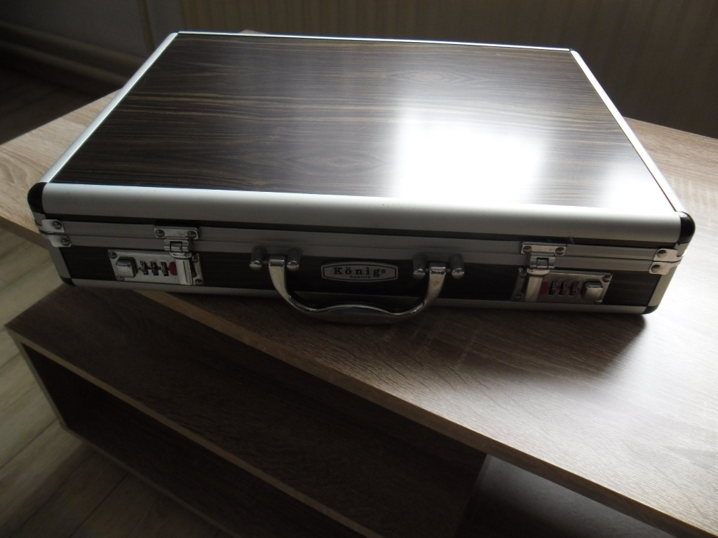 NOŽE A JINÉ - SADA. - 6