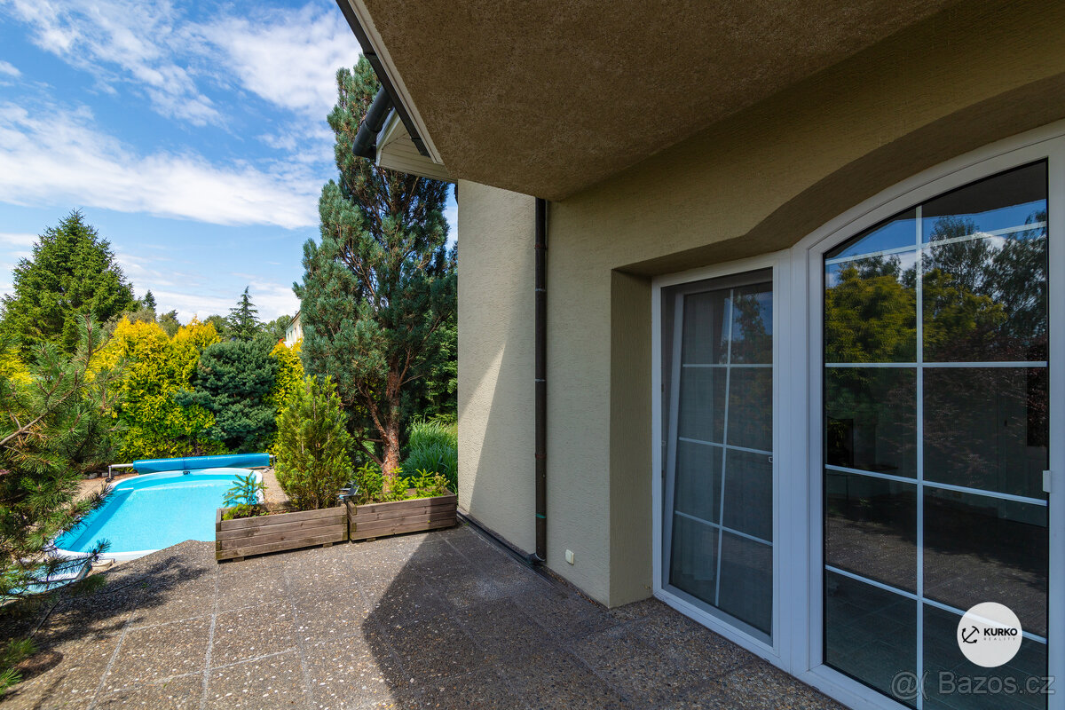 Rodinný dům 5+1 s bazénem a garáží, v atraktivní lokalitě ul - 6