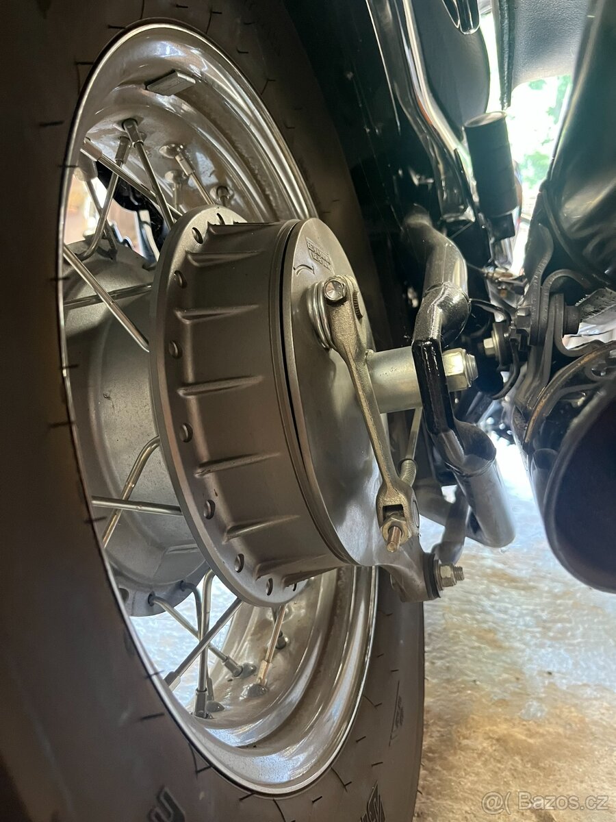 Suzuki C800 Intruder - 6