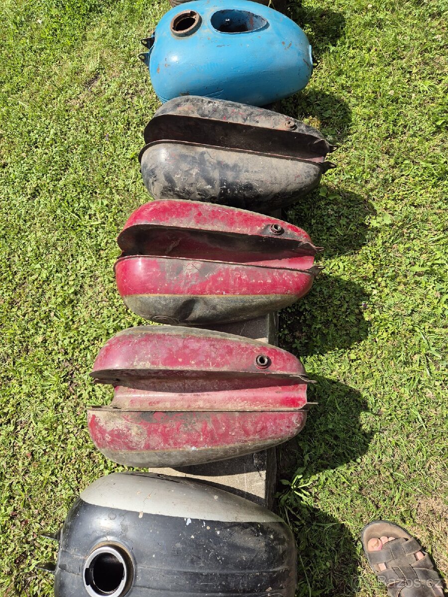 Prodám nádrže Jawa,Čz - 6